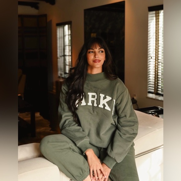 NWT Parke Varsity Mockneck in Green + White in a size L/XL - Picture 2 of 6